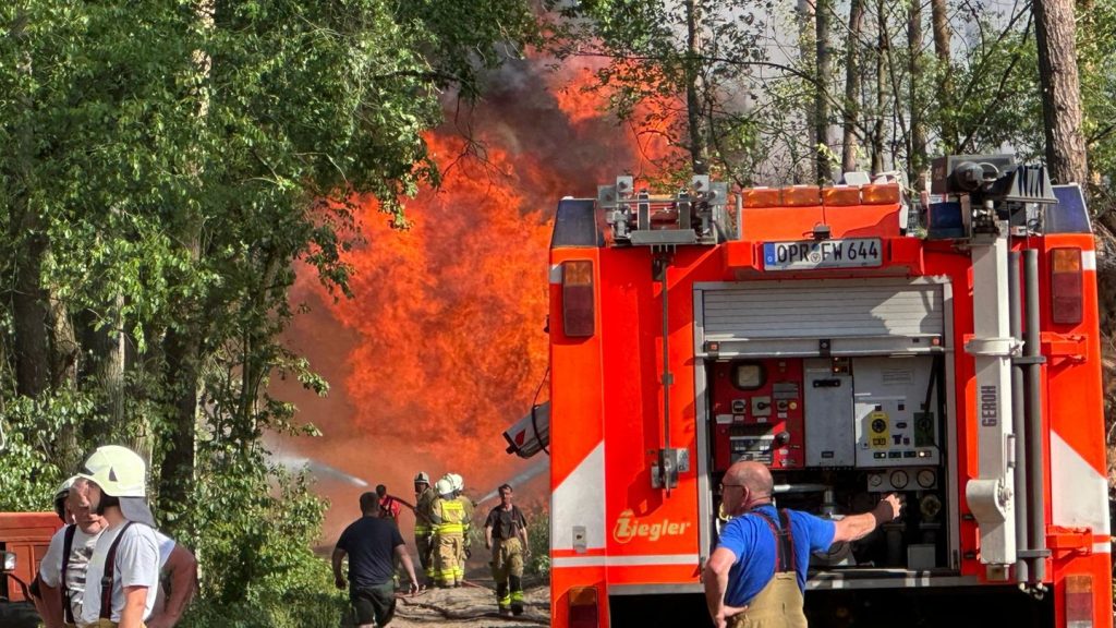 Feuerwehreinsatz: Waldbrandgefahr in Brandenburg sehr hoch - Einsatz in Lindow