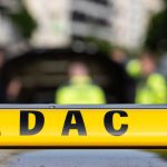 ADAC Jubiläum: James-Bond-Oldtimer und Fahrrad: Pannenhelfer im Einsatz