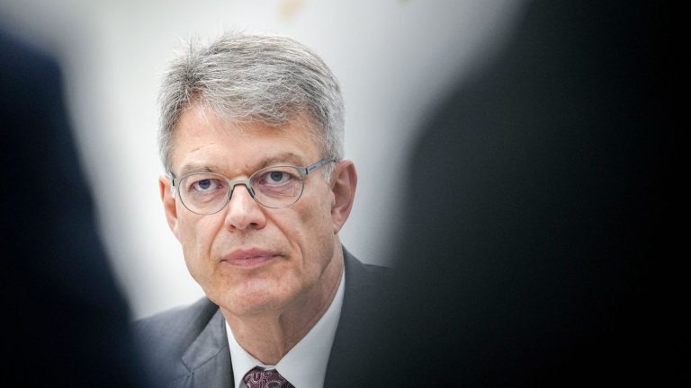 Krise bei der Deutschen Bahn: Minister gegen kurzfristige Personalwechsel bei der Bahn