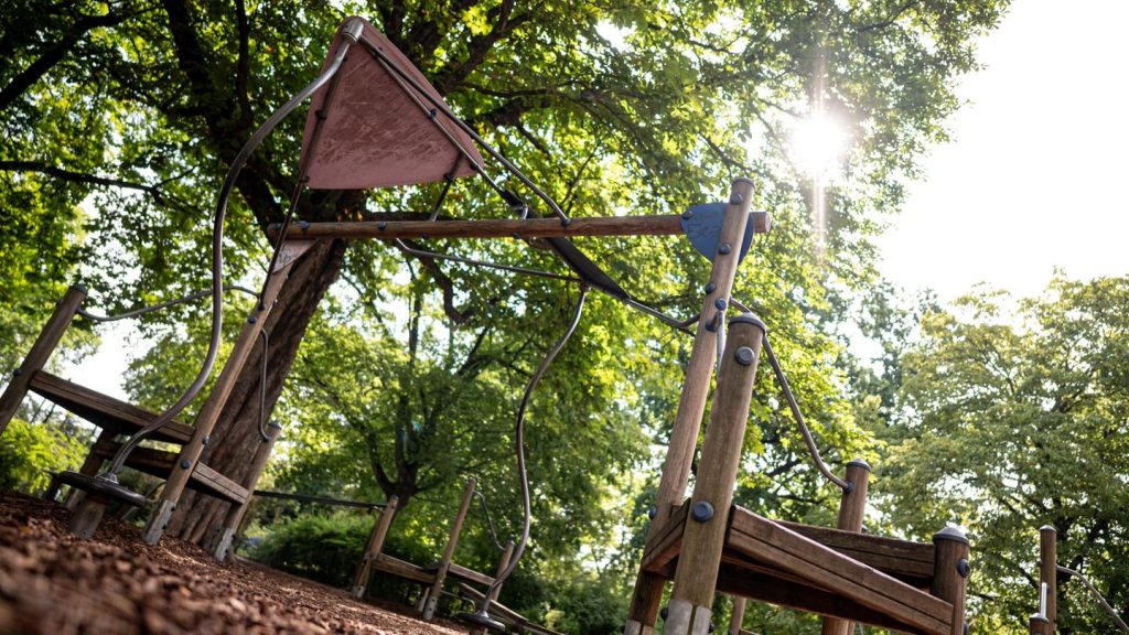 Notfälle: Ast erschlägt Vater auf Spielplatz