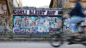 Kampf gegen Drogenhandel: Bauarbeiten für Zaun am Görlitzer Park - Polizei schützt