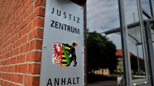 Urteil: Lebensgefährte überfahren - Frau wegen Totschlags verurteilt