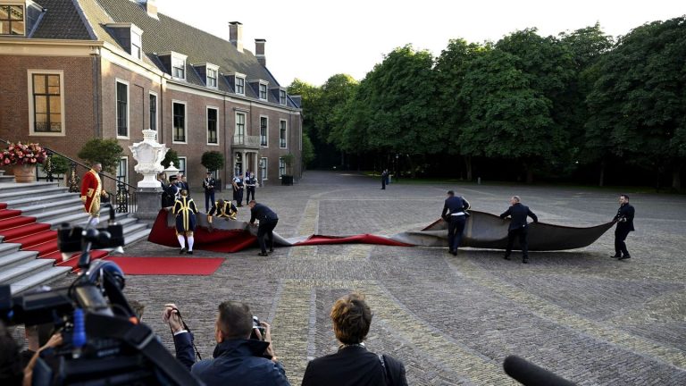 Niederlande: Roter Teppich beim Nato-Gipfel vom Winde verweht