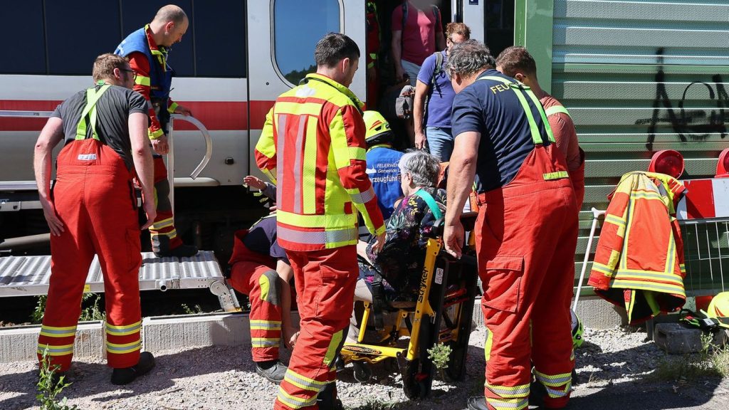 Bahn: ICE strandet in Unterfranken - Zug teils ohne Klimaanlage