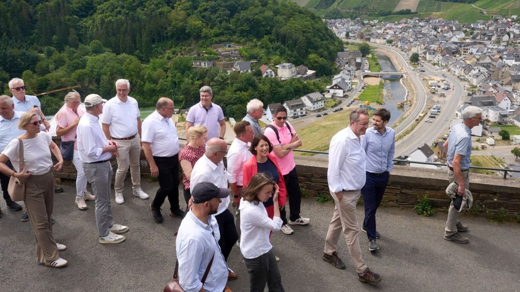 Flutkatastrophe: Realitätsabgleich und Dankbarkeit: Kabinett besucht Ahrtal