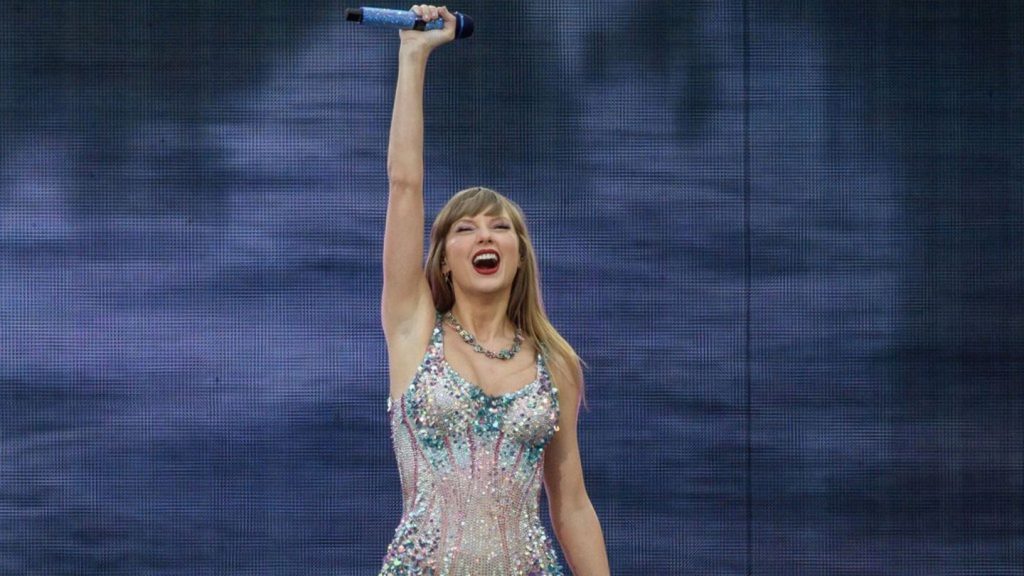Taylor Swift zurück auf der Bühne: Sängerin überrascht mit spontanem Auftritt