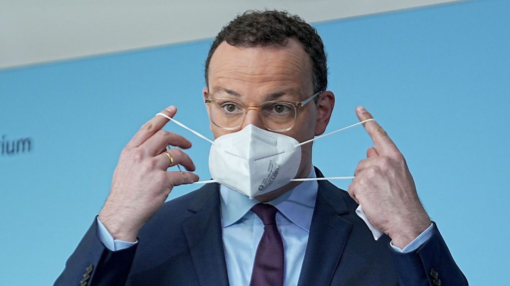 Corona-Pandemie: Masken-Streit um Spahn - Linke fordert Rücktritt