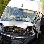 Bahnübergang bei Rot befahren: Transporter kollidiert mit Güterzug - Fahrer schwer verletzt