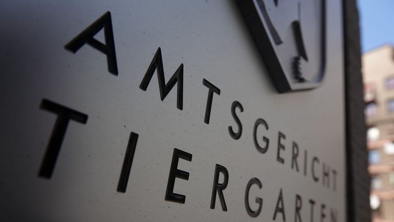Körperverletzung im Amt: Polizist verletzt Mann durch Pfefferspray: 5.600 Euro Strafe