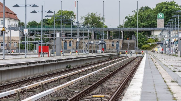 Vorerst keine Züge: S-Bahn-Verkehr in Berlin wegen Unwetters erneut eingestellt