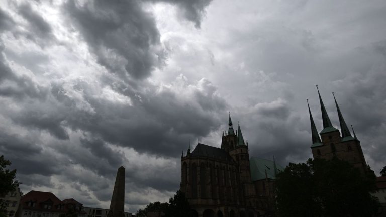 Gewitter: Zahlreiche Unwettereinsätze in Thüringen - Windhose