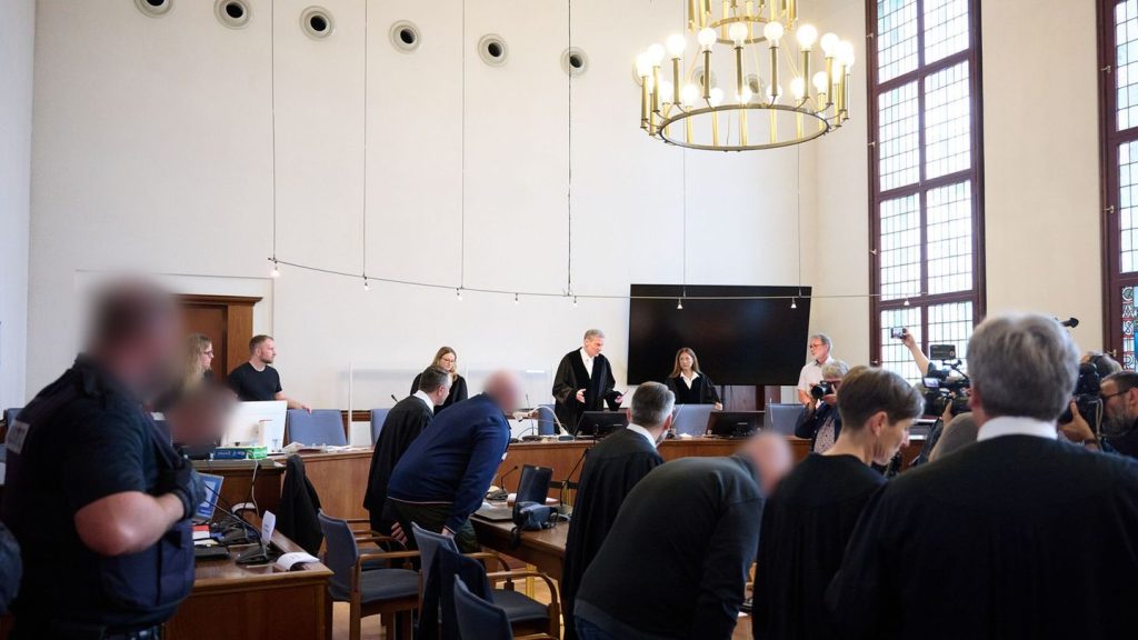 Prozess: "Combat 18": Angeklagte schweigen zu den Vorwürfen