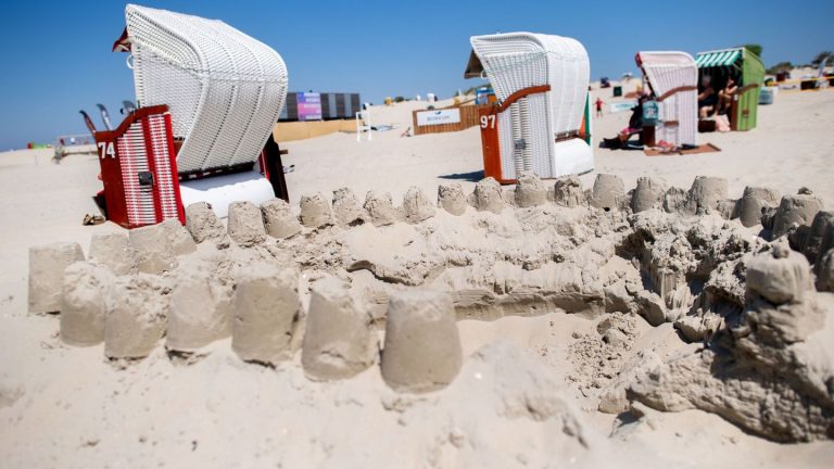 "Es ist alles gut gegangen": Kinder buddeln gefährlich tiefe Löcher am Borkumer Strand