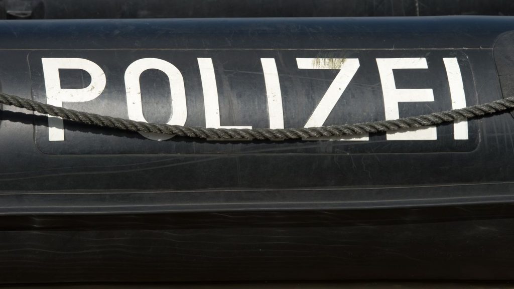 Schiff festgefahren: Tankschiff blockiert Rhein