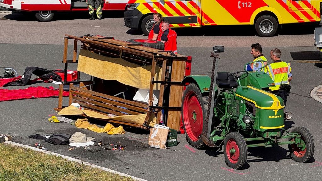 Unfall mit Kutsche: Kutschenanhänger umgekippt: Elf Verletzte