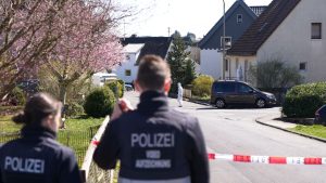 Kriminalität: Dreifachmord im Westerwald: Polizei prüft Spuren im Netz