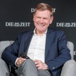 Lange Nacht der "Zeit": Außenminister Wadephul genießt Auszeit im Thalia-Theater