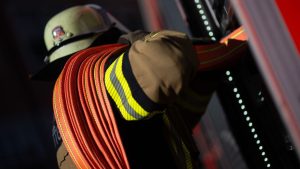 Feuerwehreinsatz: Anhänger brennt - Schaden etwa 200.000 Euro