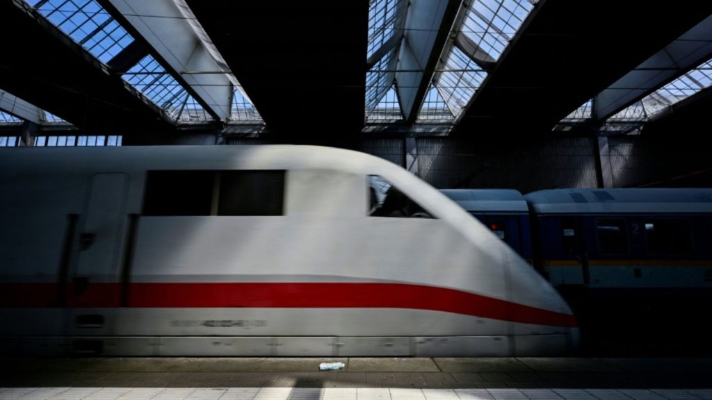 Bundesverkehrsminister: Gegenwärtige Unpünktlichkeit der Bahn "indiskutabel"