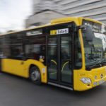 Beim Rechtsabbiegen: Unfall mit Bus: Fahrradfahrerin schwer verletzt