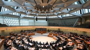 CDU weiter vorn: Umfrage sieht weiter klare Mehrheit für Schwarz-Grün