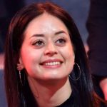 "Let's Dance"-Star Malika Dzumaev: Halspflaster nach Bandscheiben-OP