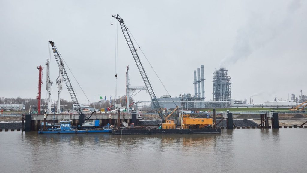 Energieversorgung: LNG-Terminalschiff unterwegs - Start in Stade ungewiss