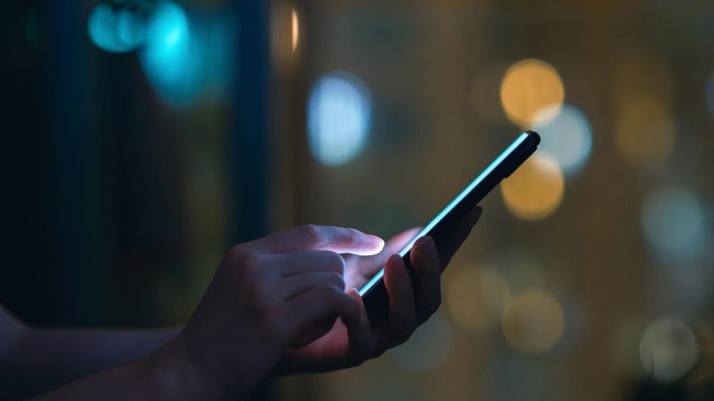 Betrugsmasche: Abzocke per SMS und Whatsapp boomt – das FBI hat eine klare Empfehlung