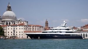 Jeff Bezos und Lauren Sánchez : Diese Super-Jachten schippern vor Venedig ein – für die Promi-Hochzeit des Jahres