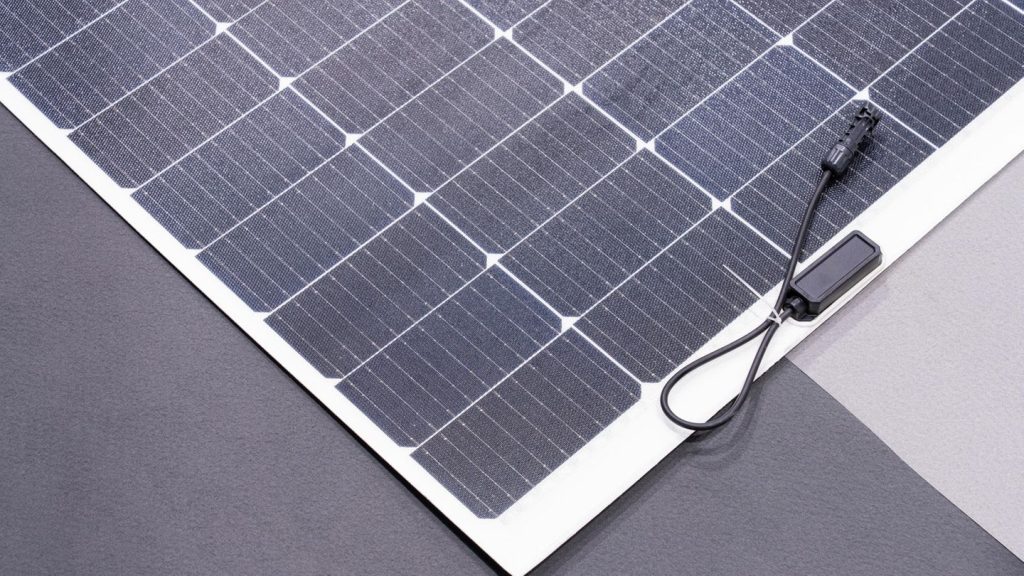 Eigener Solarstrom vom Balkon: Balkonkraftwerk mit flexiblen Modulen: Das sind die Vor- und Nachteile