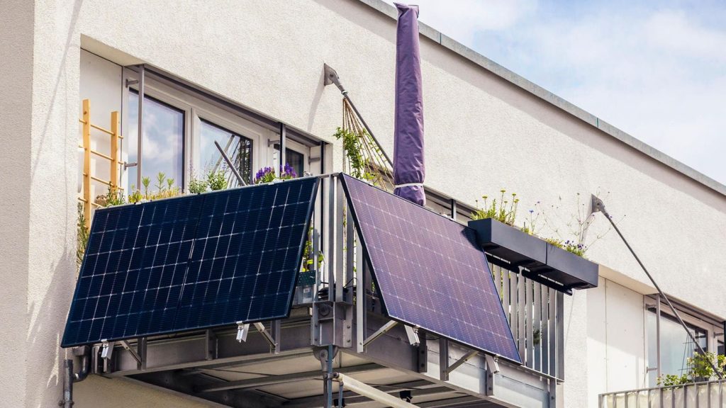 Eigenen Solarstrom erzeugen: Balkonkraftwerk beim Vermieter anmelden: Wann ist ein Nein noch rechtens?