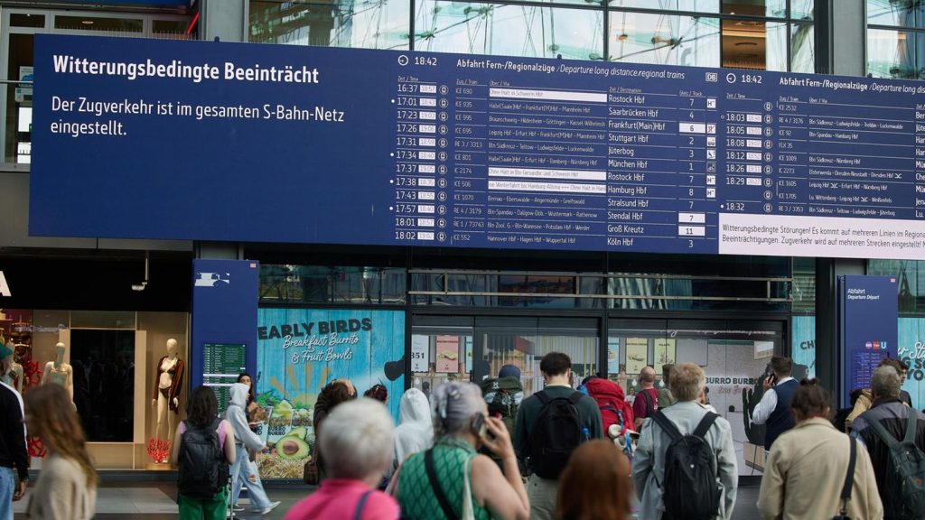 Sturmböen in Berlin: Ein Toter und drei Schwerverletzte bei Unwetter – wichtige Zugstrecke gesperrt