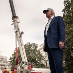 Prahlender US-Präsident: Trump präsentiert "beste Fahnenmasten der Welt" vor Weißem Haus