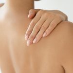 Schwer erreichbare Stellen: Eincremehilfe für den Rücken: Drei handliche Modelle im Vergleich