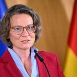 Nordrhein-Westfalen: Bauministerin Scharrenbach macht Krebserkrankung öffentlich