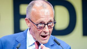 Sicherheitspolitik: Nach "Drecksarbeit"-Aussage: Merz stellt sich hinter Angriffe auf Iran