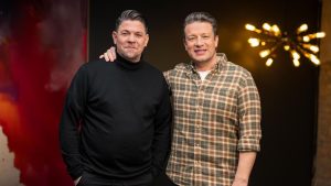 "Kitchen Impossible": Tim Mälzer gegen Jamie Oliver – das Duell der Dekade bewegt alle