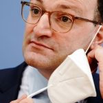 Corona-Pandemie: Medienbericht: Internes Papier belastet Jens Spahn in Maskenaffäre schwer