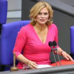 Bundestagspräsidentin: Julia Klöckner erteilt der Merz-Regierung einen Rüffel