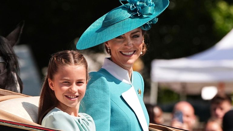"Trooping the Colour": König Charles muss in der Kutsche sitzen, Kate strahlt in Türkis