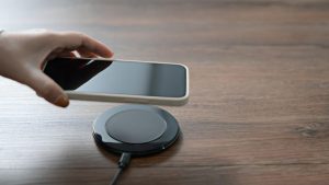 iPhone-Gadgets: Apple MagSafe: Cleveres Zubehör für den Magnetladeanschluss am iPhone