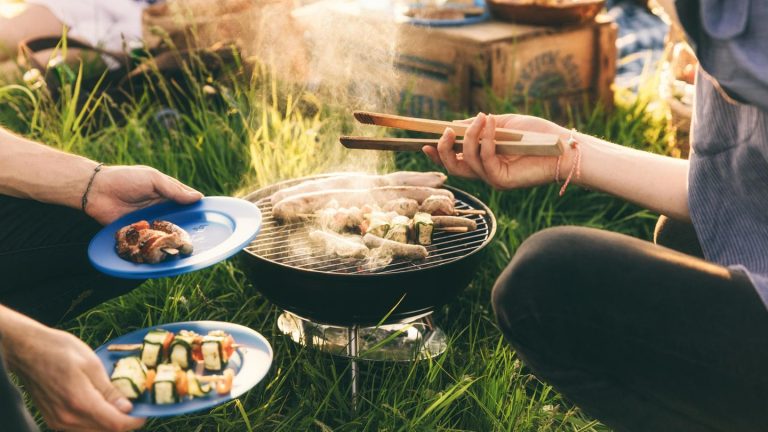 Heiß und mobil: Mit diesen Minigrills und BBQ-Gadgets können Sie spontan überall grillen