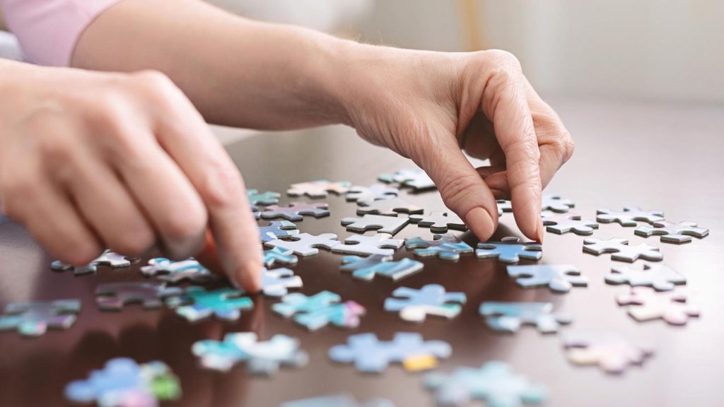Spiele für Erwachsene: Warum Puzzeln dem geistigen Abbau im Alter entgegenwirken kann