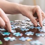 Spiele für Erwachsene: Warum Puzzeln dem geistigen Abbau im Alter entgegenwirken kann