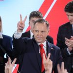 Aktuelle Prognose: Rechtskonservativer führt bei Wahl in Polen