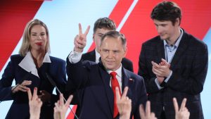 Aktuelle Prognose: Rechtskonservativer führt bei Wahl in Polen