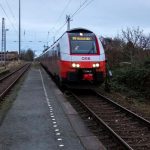 Ostseeinsel: Radfahrer stoppen Regionalzug, fragen nach Weg – und sorgen für Verspätung