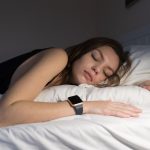 Gesund schlafen: Zwischen Traum und Technik: Wie gut helfen Schlaftracker?