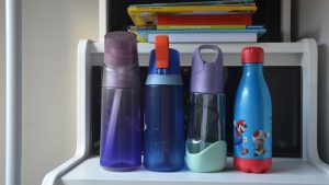 Air Up & Co.: Welche Trinkflaschen eignen sich für die Schule? Vier Modelle im Test