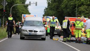 Hürth bei Köln: Auto fährt in Kindergruppe – mehrere Verletzte
